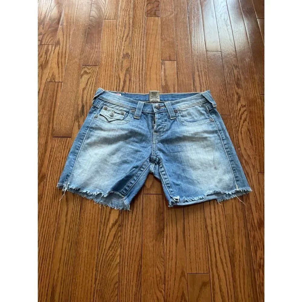 True Religion Light Wash Distressed Denim Cut Off Shorts Women’s Sz 25